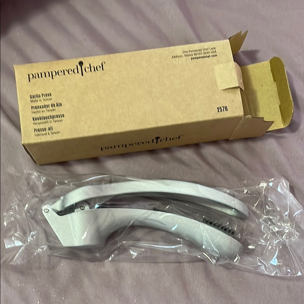 Pampered Chef Silver Garlic Press